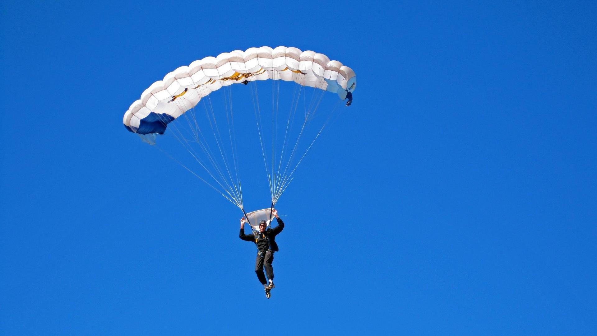 哈登狂轰41分两记关键三分锁定胜局 斯波盛赞，他拥有真正的四威胁能力